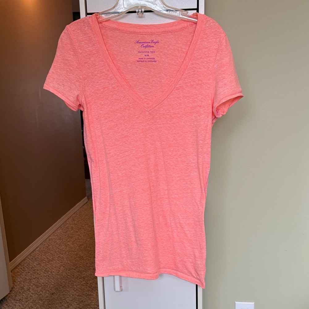 American Eagle Outfitters Peach V-Neck Short Sleeve Tee